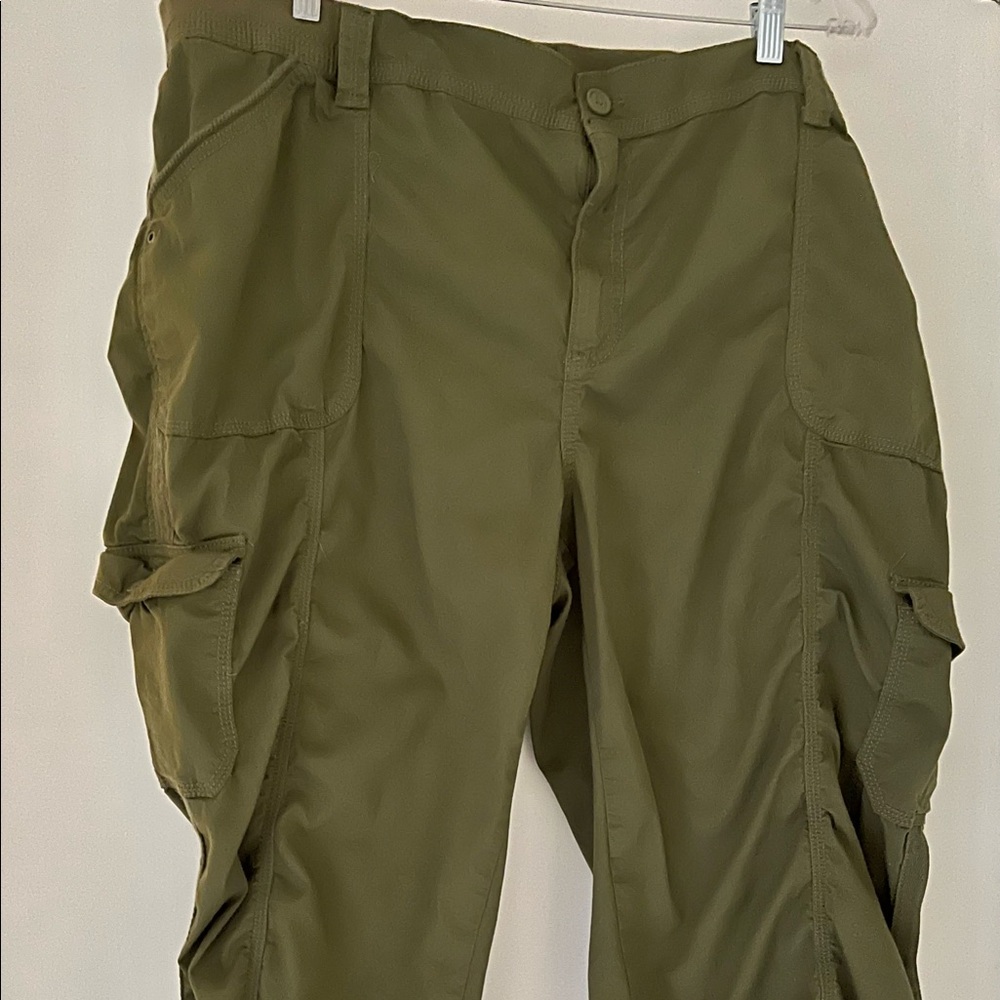 Style & Co Capri Cargo Pants - 22W
